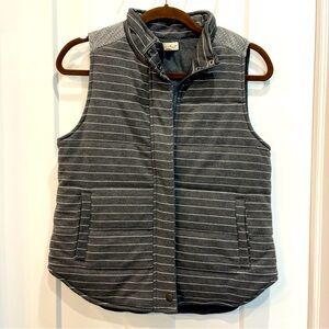 Hem & Thread Women’s Size Small Gray And White Striped Vest Zipper Buttons NWOT‎